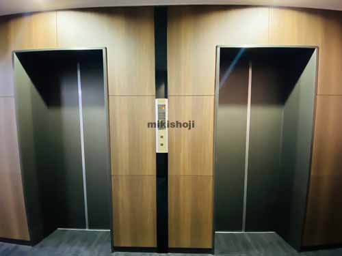 北久宝寺町～博労町の堺筋本町プラザビル エレベーターホール2