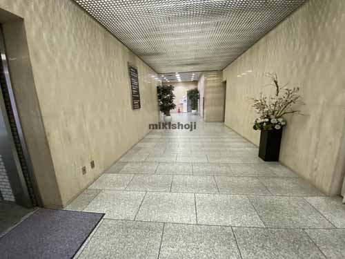 日建ビル エントランス1