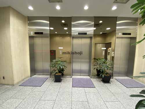 日建ビル エントランス2