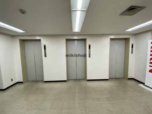 日建ビル エレベーターホール2