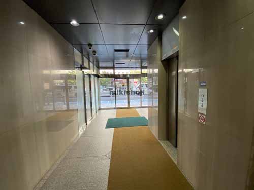 ワイダ本町ビル エントランス1