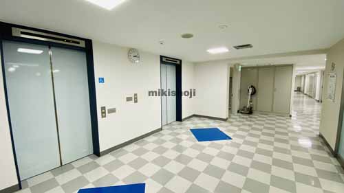 南船場の長堀プラザビル エレベーターホール5