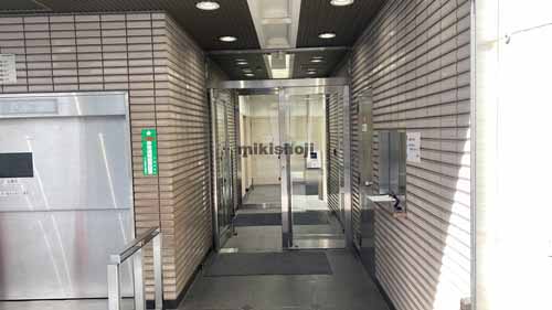 南都地所大阪ビル エントランス2