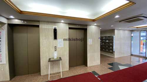 ナンバプラザビル エントランス3