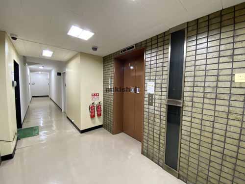 南船場の大阪写真会館ビル エントランス5