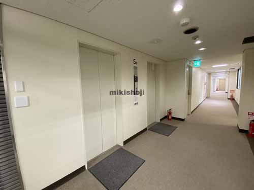 南船場の心斎橋大陽ビルディング エレベーターホール1