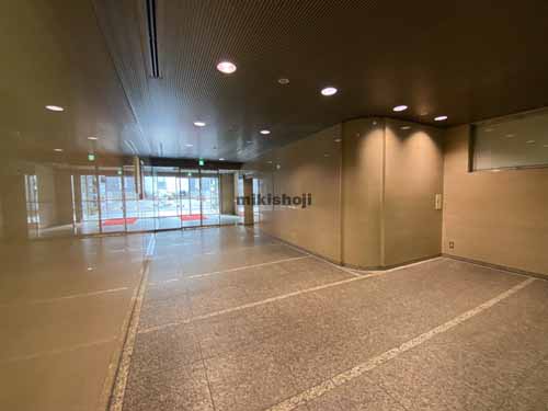 大阪岡本ビル エントランス8