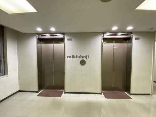 大阪岡本ビル エレベーターホール3