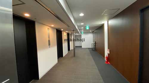 南船場の辰野心斎橋ビル エレベーターホール3