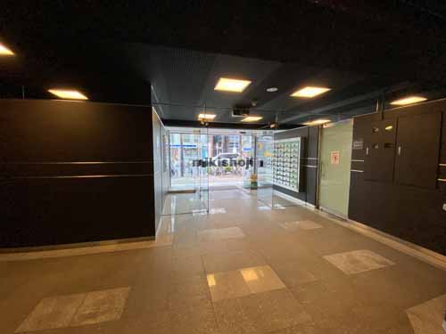 東中島・西淡路の新大阪駅前ビル エントランス2