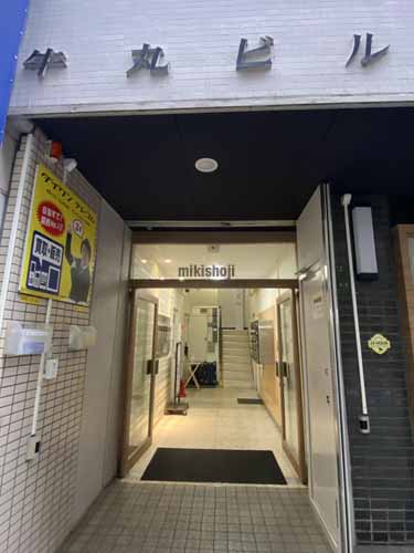 芝田・茶屋町・大深町の牛丸ビル エントランス1