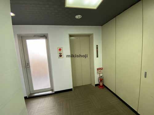 南森町周辺のエフワンビル エレベーターホール1