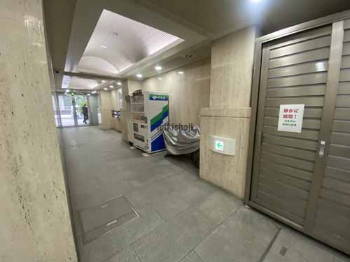 梅田・堂島・中之島のＳＵＲＥ堂島ビル エントランス4