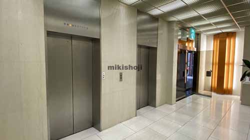 吹田市の江坂ビル エントランス1