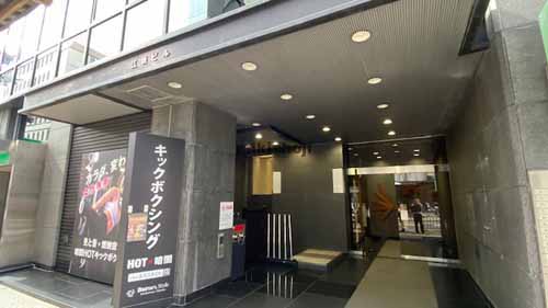 吹田市の江坂ビル エントランス3