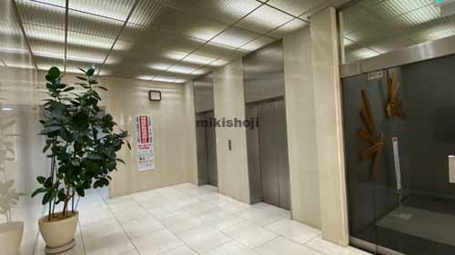 吹田市の江坂ビル エントランス4