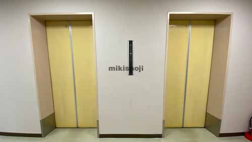 吹田市の江坂ビル エレベーターホール1
