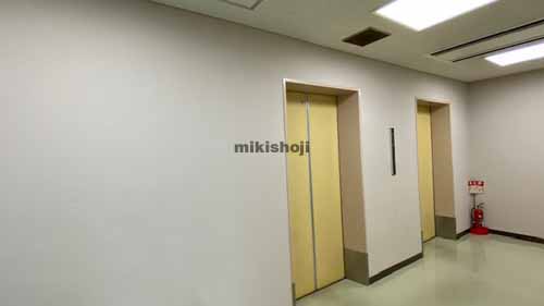 吹田市の江坂ビル エレベーターホール2