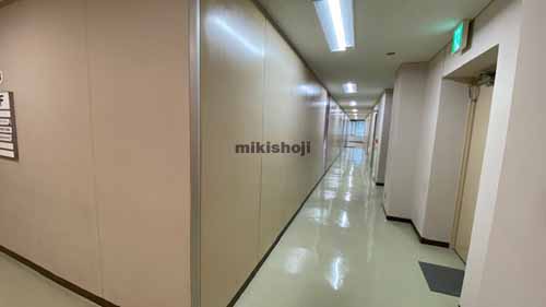 吹田市の江坂ビル エレベーターホール3