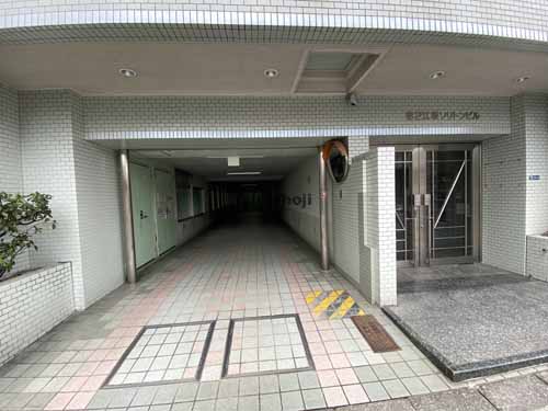 吹田市の第２江坂ソリトンビル エントランス1