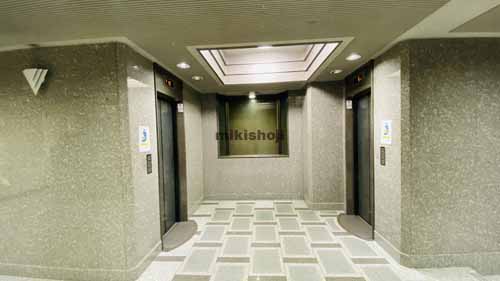 北久宝寺町～博労町の三共堺筋本町ビル エントランス4