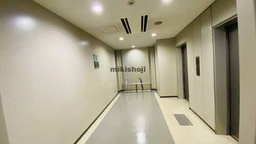 クリスタファイブ エレベーターホール1