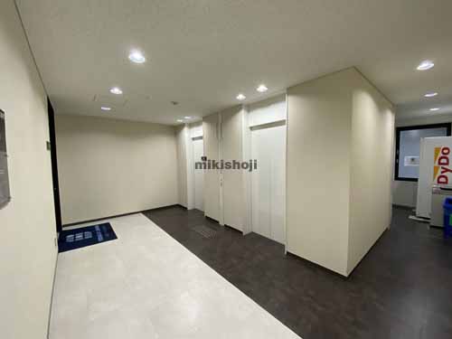 南船場のアイカビル エレベーターホール2