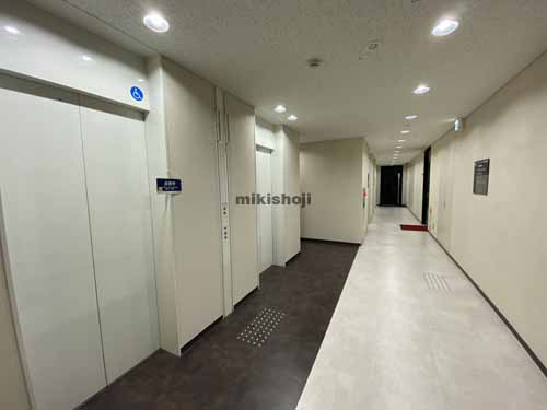 南船場のアイカビル エレベーターホール3