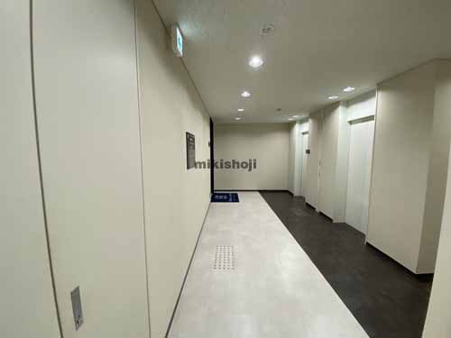 南船場のアイカビル エレベーターホール4