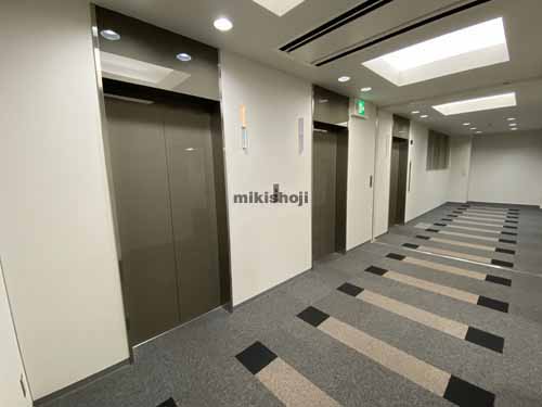南船場の堺筋ベストビル エレベーターホール1