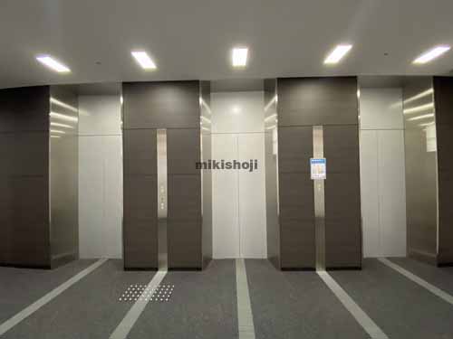 北久宝寺町～博労町の御堂筋本町アーバンビル エレベーターホール1