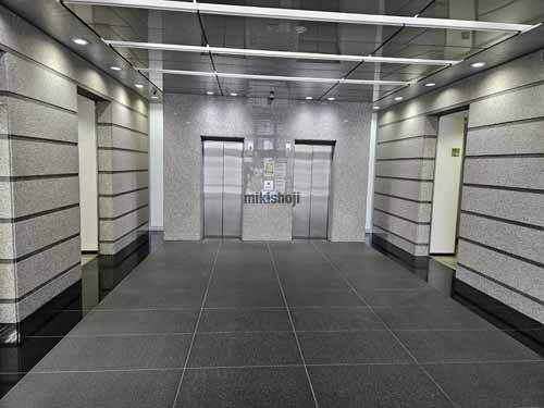 天神のメットライフ天神リバーフロントビル エレベーターホール1