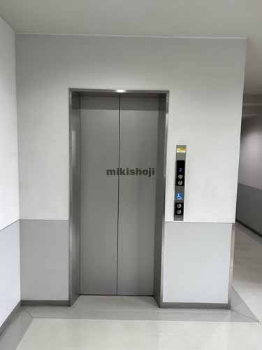 大分市のさくらビル エレベーターホール1