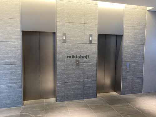 祇園・呉服町の博多冷泉町ビル エレベーターホール1