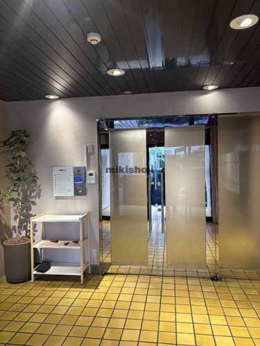 神田神保町の浦野ビル エントランス2