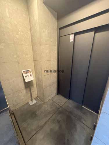 八丁堀のFloor and Walls Hacchobori エレベーターホール1