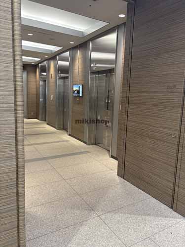 三田の三田国際ビル エレベーターホール2