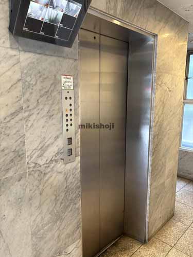 神田三崎町の愛光舎ビル エレベーターホール1