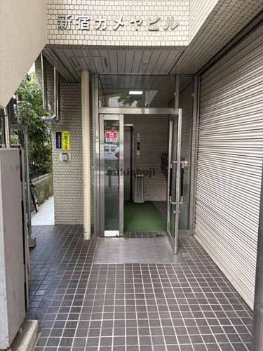 代々木・元代々木町の新宿カメヤビル エントランス1