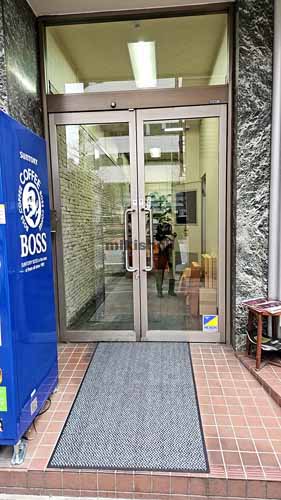 京橋の土屋ビル エントランス1