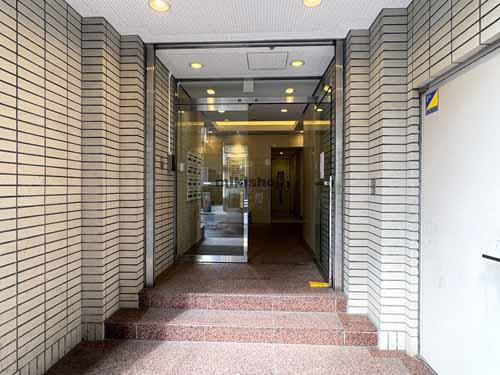 京橋の京橋山本ビル エントランス1