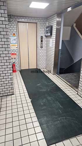 銀座の銀座松楠ビル エレベーターホール1