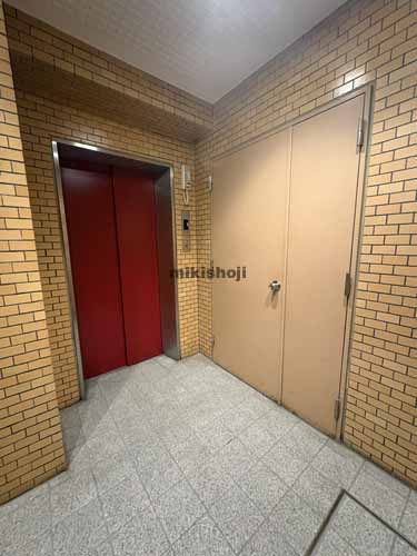 吉川ビル エントランス1