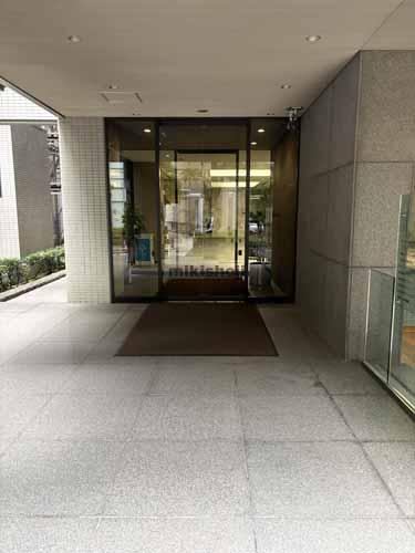 渋谷の祐真ビル エントランス1