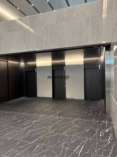 一番町の住友不動産一番町ビル エレベーターホール1