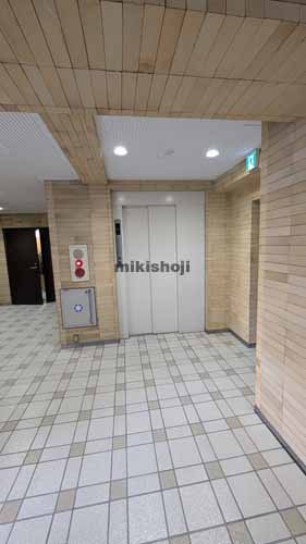 高田馬場の明芳ビル エレベーターホール1