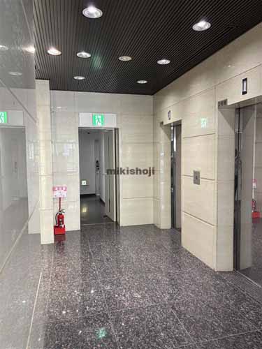 汐留の住友東新橋ビル５号館 エレベーターホール1