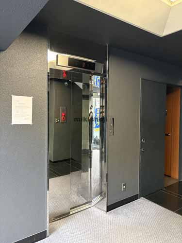 神田小川町のサンブリヂ小川町ビル エレベーターホール1