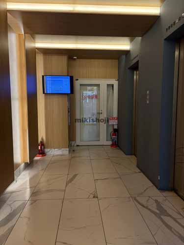 仁大ビル エントランス1