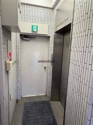 青山サクセスビル エレベーターホール1